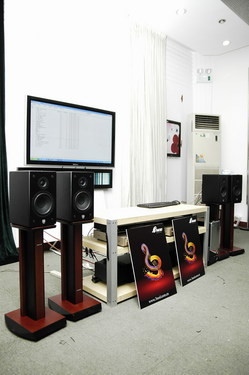 西狂爭(zhēng)霸 三諾摩機(jī)大賽重慶站決賽精彩收官，軟件創(chuàng)新引領(lǐng)計(jì)算機(jī)開(kāi)發(fā)新浪潮